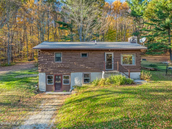 618 Chestnut Hill Road, Cambridge, NY 12816
