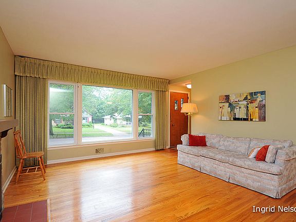 4th image of 539 Comstock Blvd NE