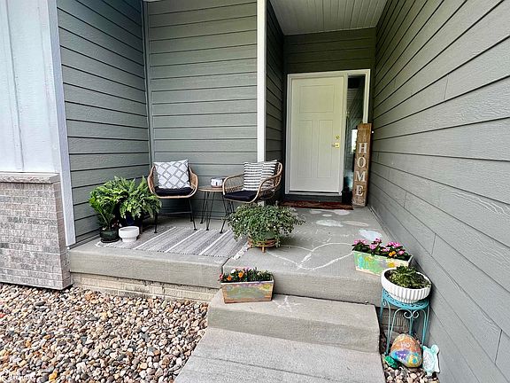 2nd image of 208 W 12th Ave N