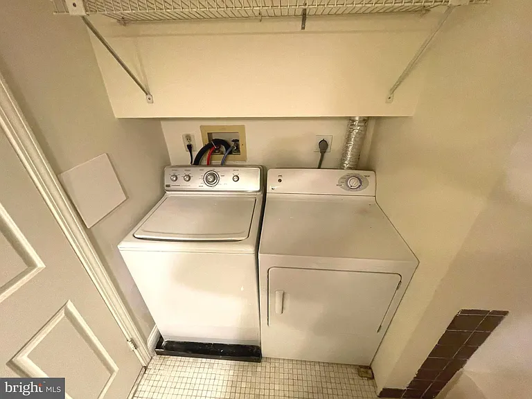 245 Carriage Ct #245 — Photo 28