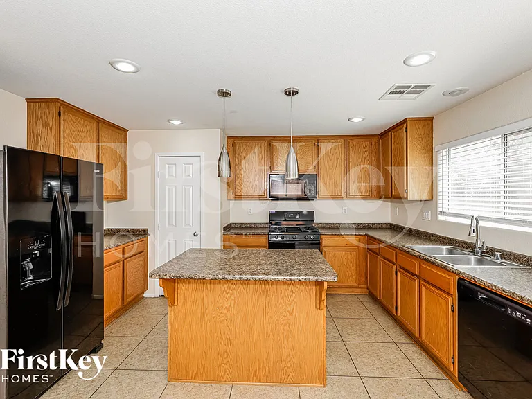 617 Brinkburn Point Ave — Photo 9