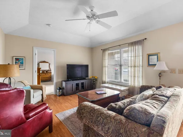 1076 Stuart Dr, Front Royal, VA 22630