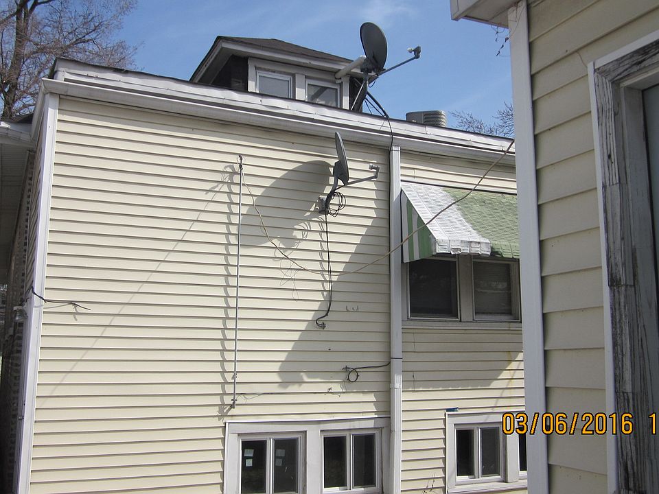 2nd image of 804 S Kilbourn Ave