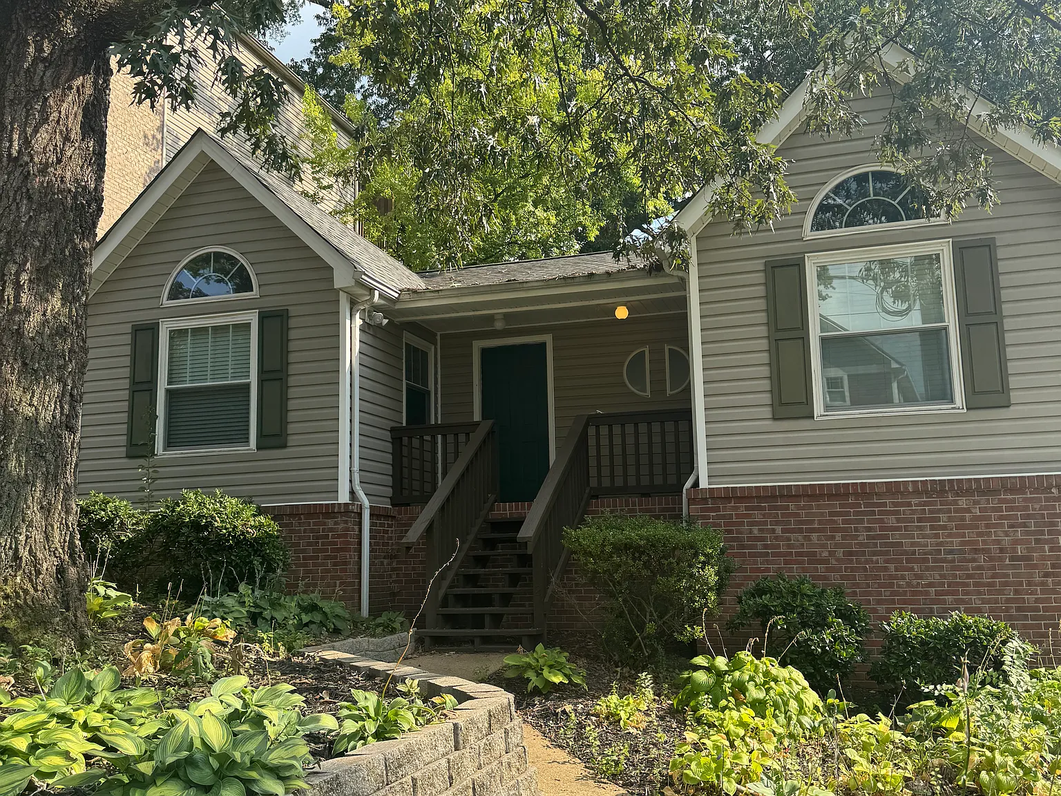 2 bed, 1060 sqft, $1,300 — Photo 1