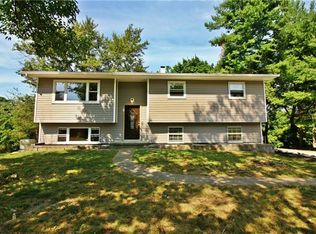 9 Waters Edge Rd, Poughkeepsie, NY 12601