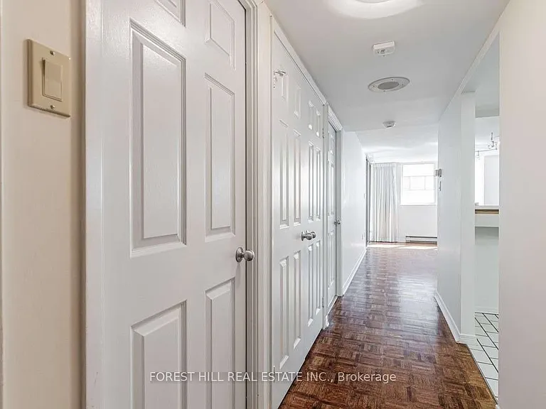 360 Bloor St E #910 — Photo 3