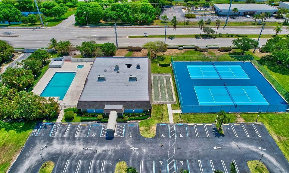 1st image of 1710 NW 18th Avenue #204
