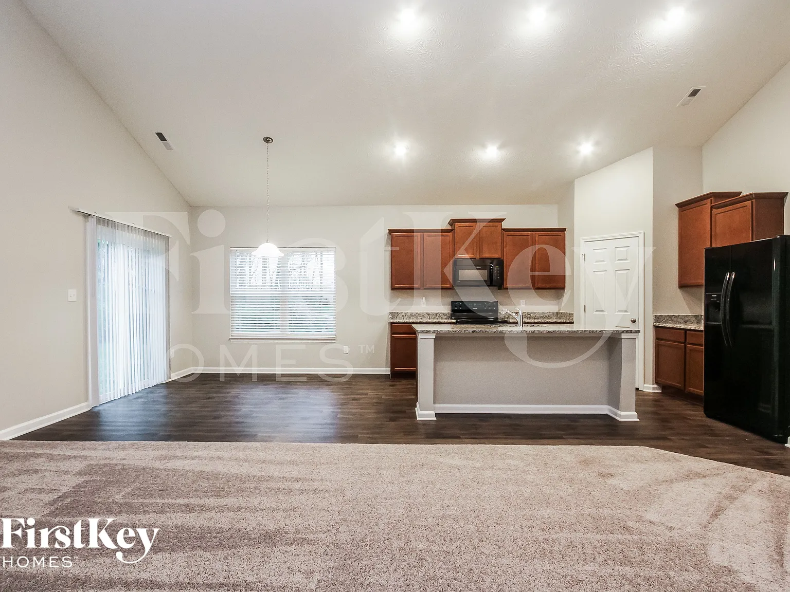 3 bed, 2.0 bath, 1801 sqft, $2,245 — Photo 3