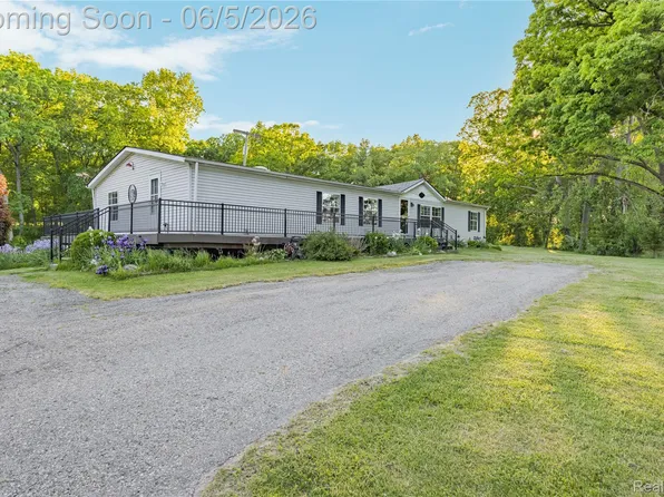 8460 Fish Lake Rd, Holly, MI 48442