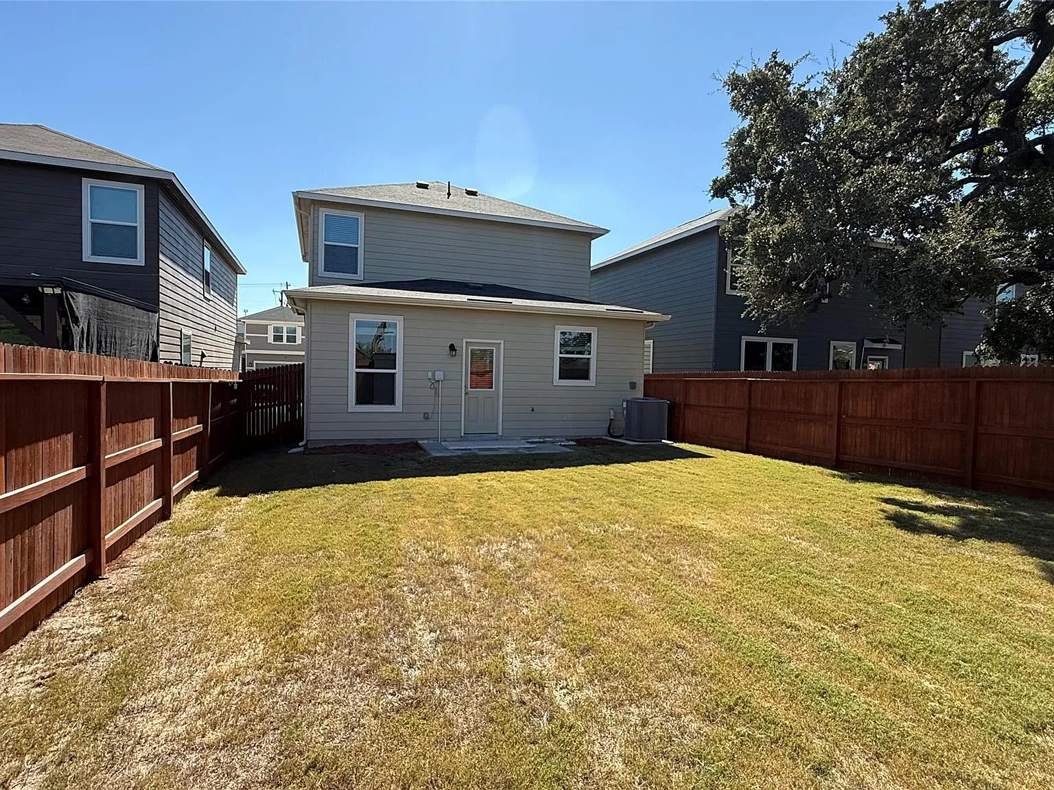 3 bed, 2.5 bath, 1666 sqft, $1,600 — Photo 3