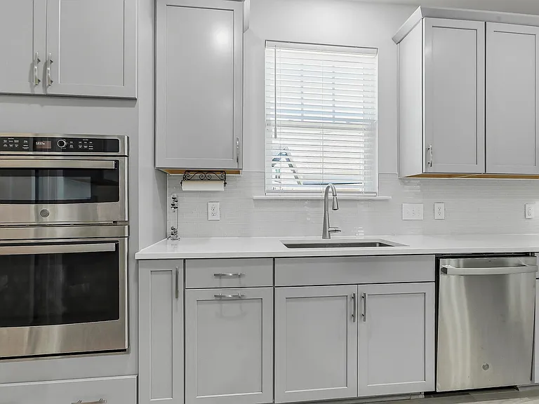 Kitchen Sink, Oven and Dishwasher