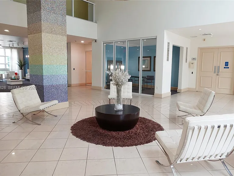 2000 N Bayshore Dr #211 — Photo 25