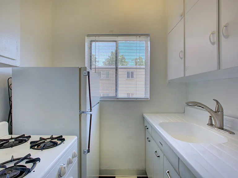 Cross Park Apartments — Photo 26