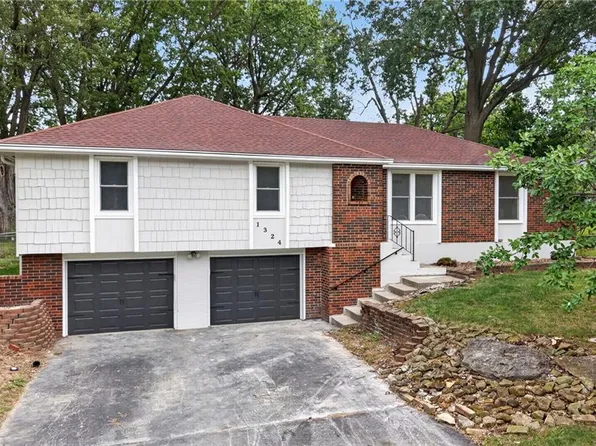 1324 SW 22nd St, Blue Springs, MO 64015