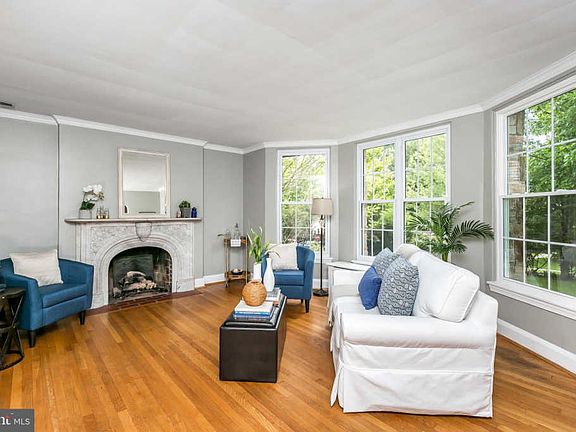 4th image of 44 Holmehurst Ave