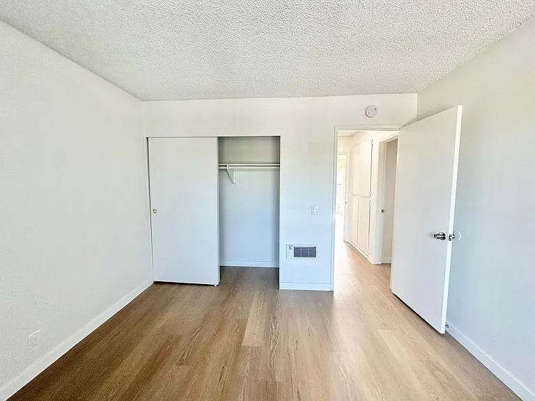 Westgate Villa Apartments — Photo 28
