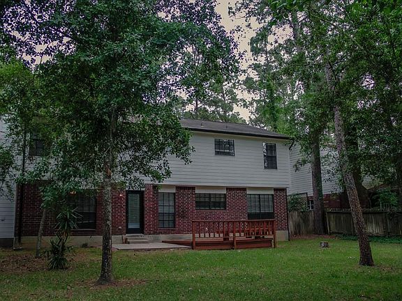 Huge backyard with greenbelt behind it.