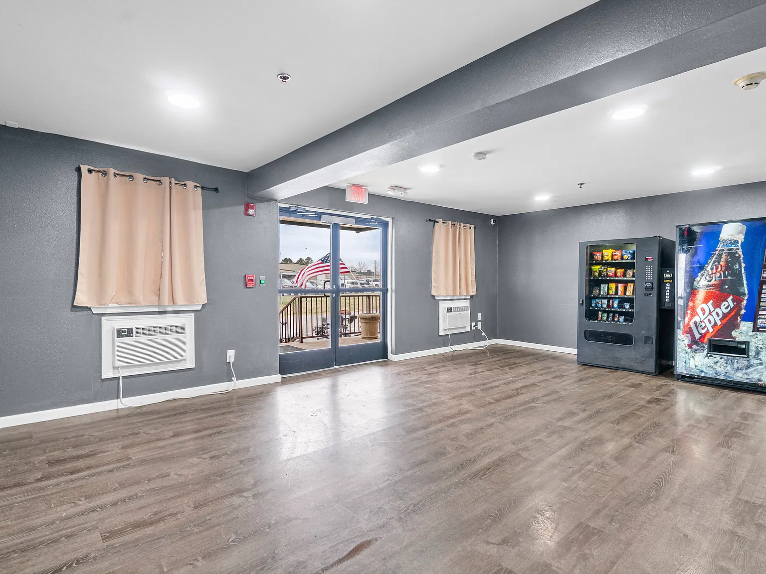 99 Lawson Dr — Photo 4