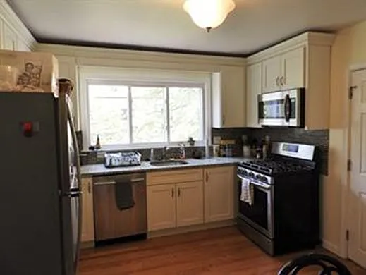 4 bed, 1256 sqft, $4,950 — Photo 1