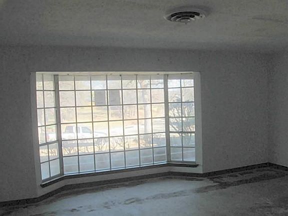 2nd image of 330 Somerset Cir