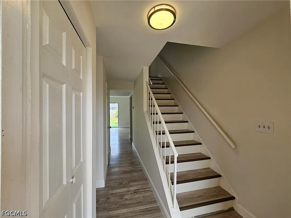 2 bed, 1.5 bath, 1018 sqft, $1,900 — Photo 4