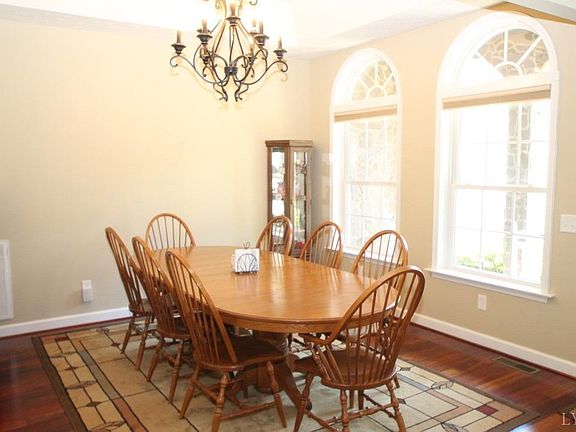 4th image of 320 Island Pointe Dr
