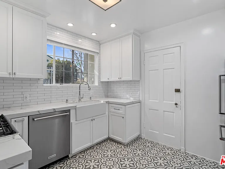 9768 W Olympic Blvd — Photo 10
