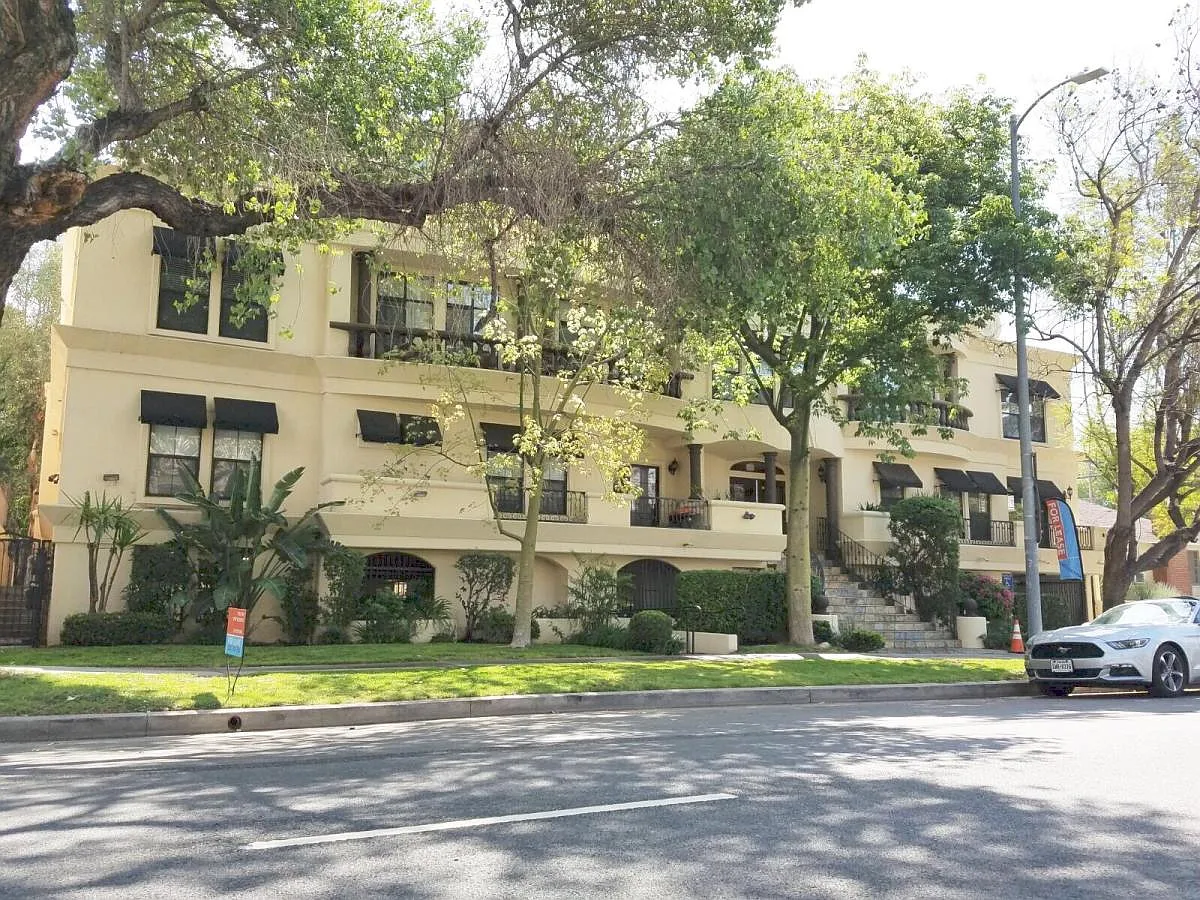 4320 Laurel Canyon Boulevard — Photo 3