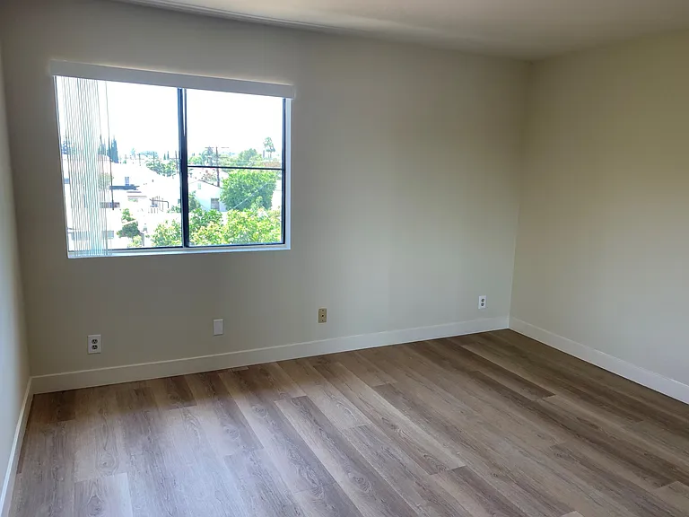 519 Palm Dr #13 — Photo 7