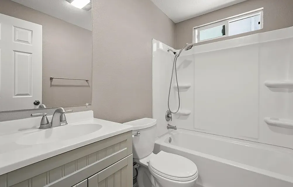 2 bed, 950 sqft, $1,750 — Photo 3