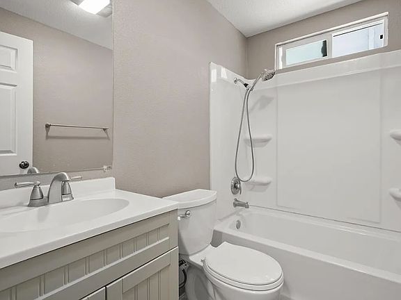 3rd image of 3208 NE 44th St #3208