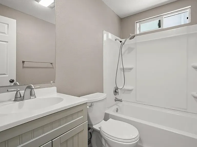3208 NE 44th St #3208 — Photo 3