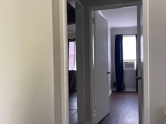 5th image of 930 Meriwether St