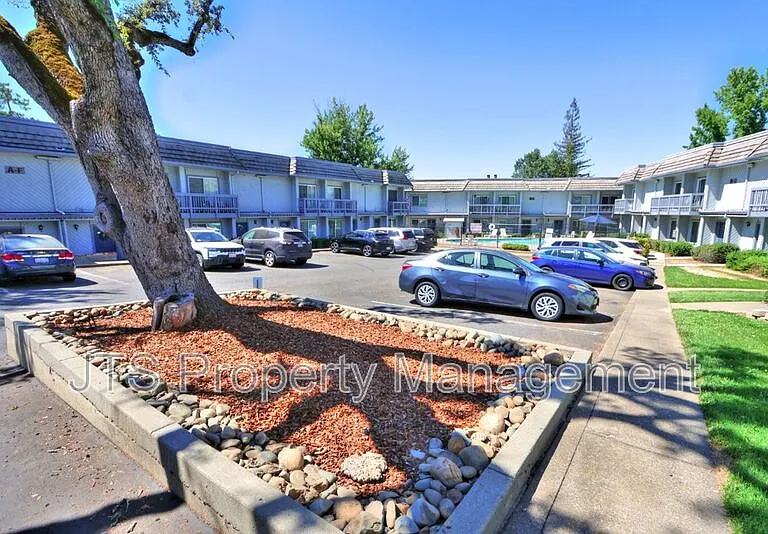 2515 Merrychase Dr #S — Photo 40