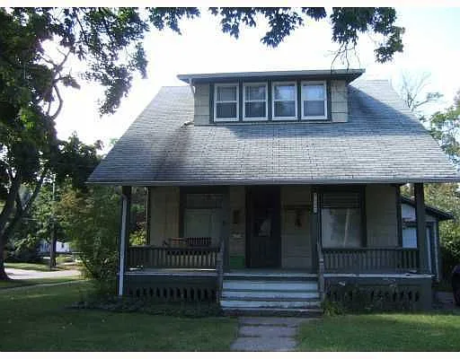 1728 Bradley Ave photo 1