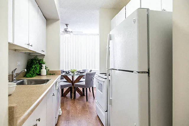 9925 Jasper Ave NW — Photo 8