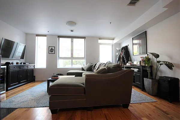 Rented by Bold New York | media 29