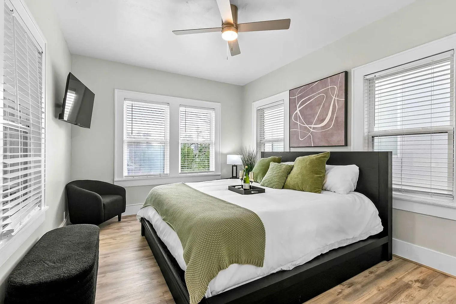 1 bed, 1.0 bath, 839 sqft, $3,899 — Photo 3