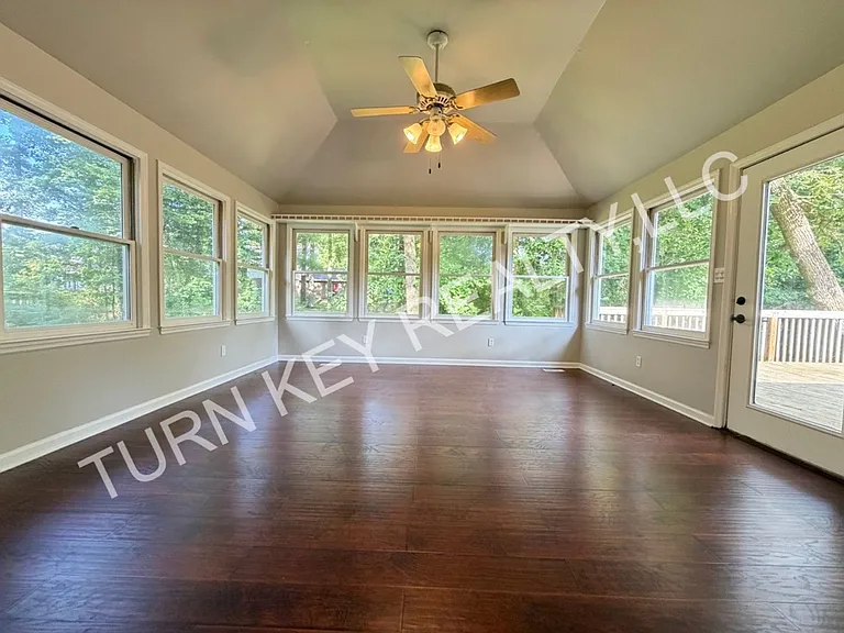 2221 Diane Dr — Photo 8