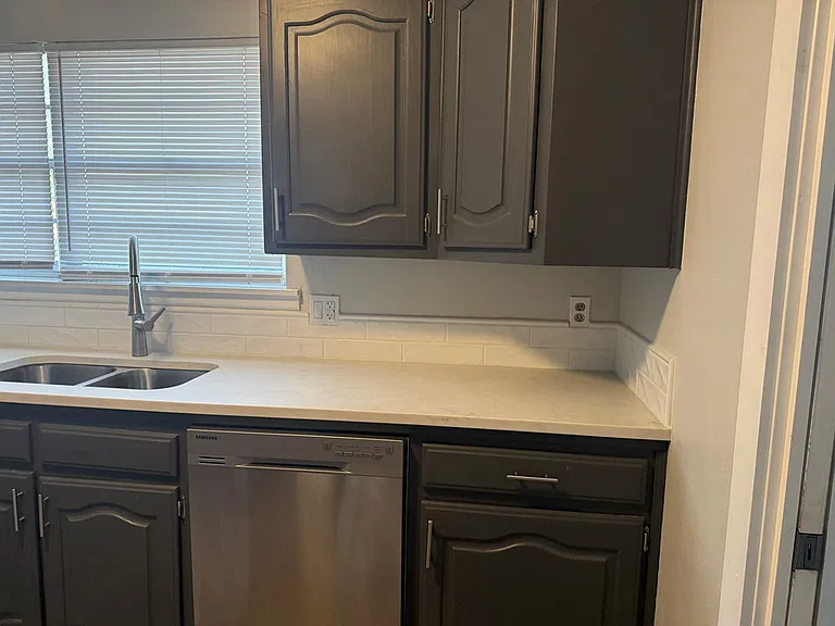 2705 Cambridge St — Photo 9