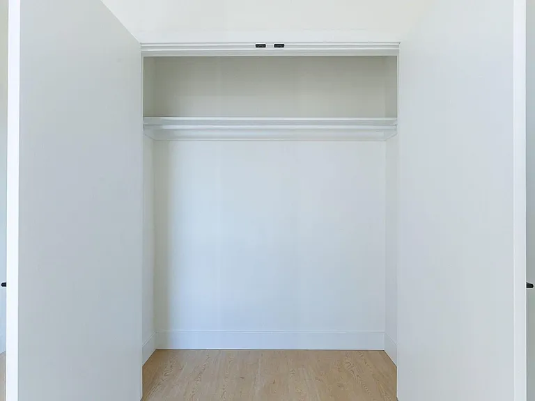 Q10 Luxury Apartments — Photo 24