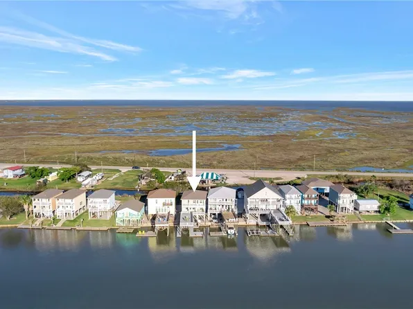 223 Private Road 670, Matagorda, TX 77457