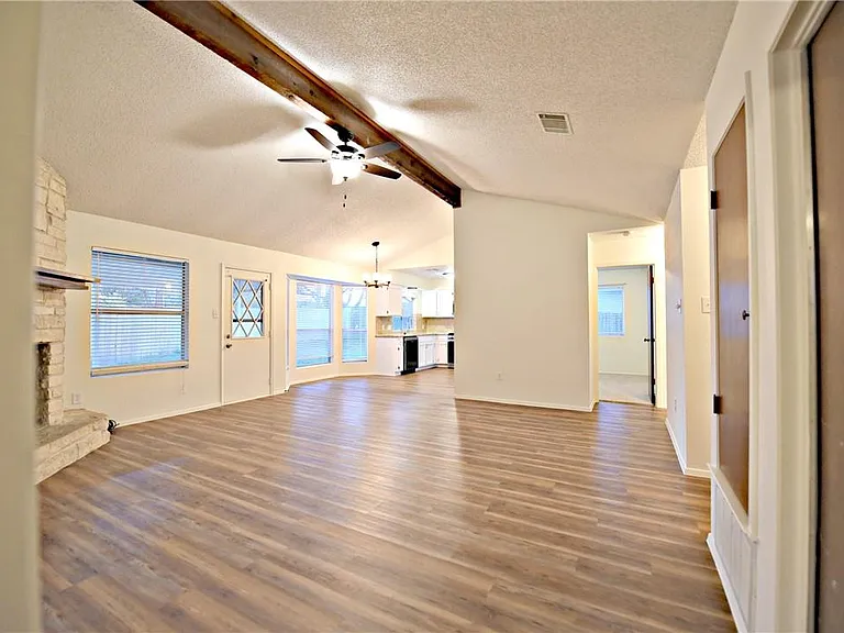 805 Lone Tree Ct — Photo 4