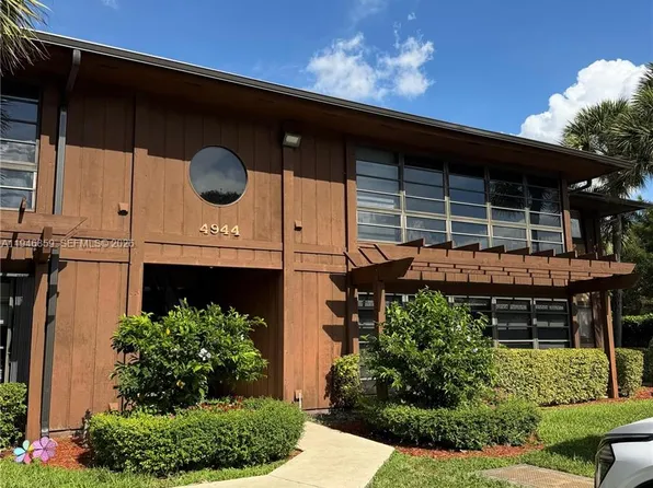 4944 NW 102nd Ave APT 204-3, Doral, FL 33178