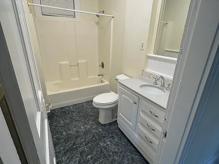 1338 Morton Ave #3 — Photo 11
