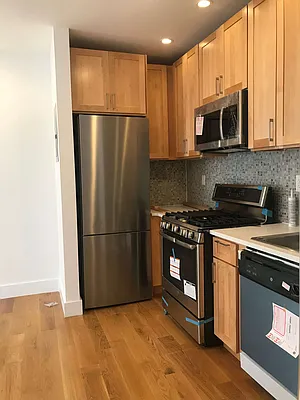 Rented by PMG Real Estate  | media 37