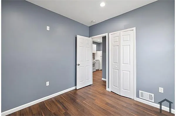 Building Photo - 1558 Calvert St