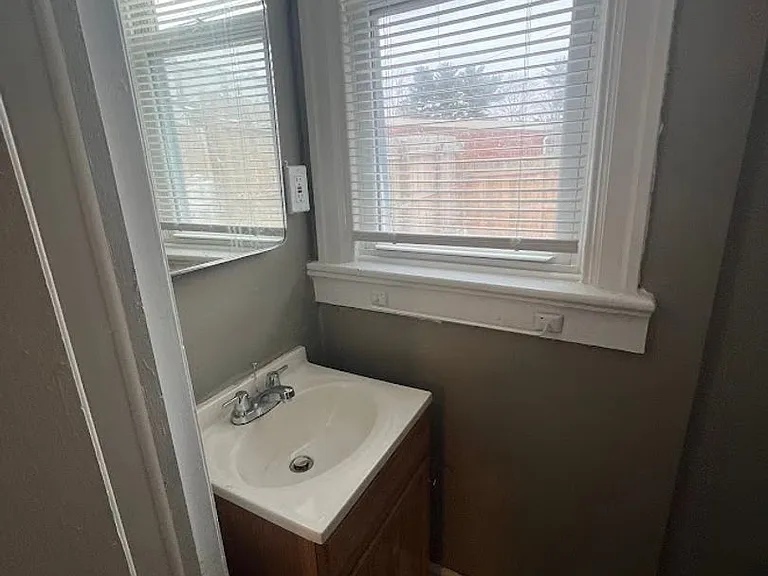 151 W Windsor St — Photo 8