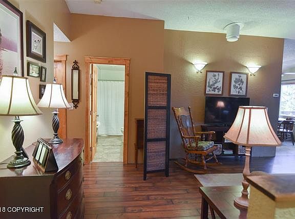 4th image of 567 Wilcox Ave