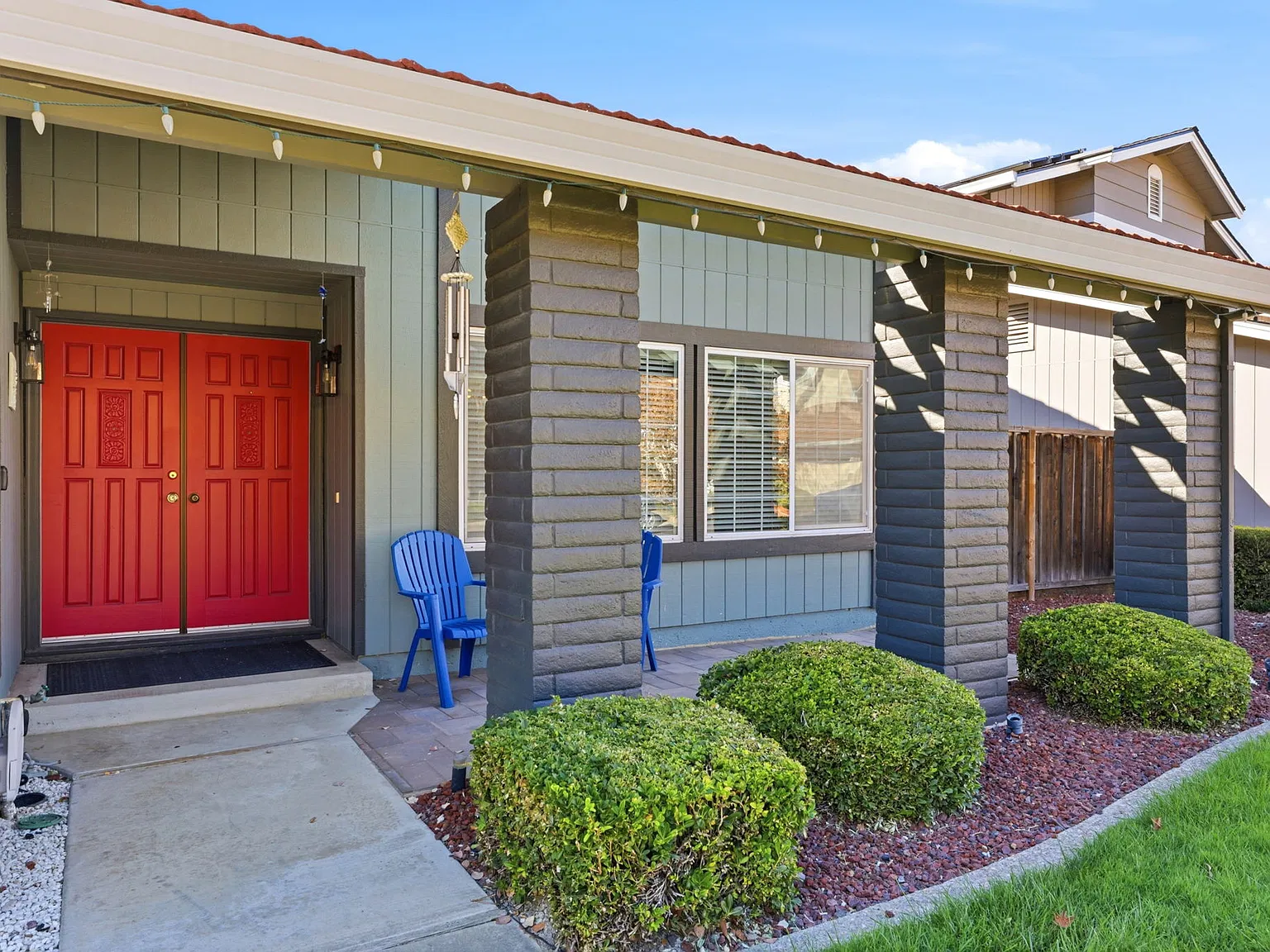 4 bed, 2.5 bath, 2253 sqft, $5,400 — Photo 3